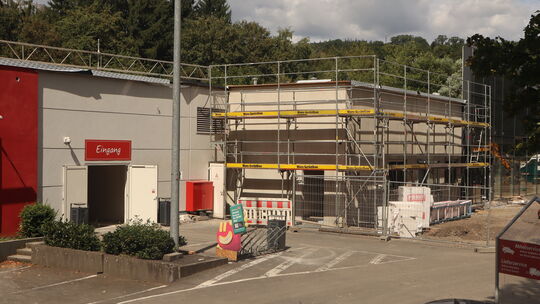 Derzeit ist der Rewe-Markt in Betzdorf nur über einen Seiteneingang erreichbar. Ab diesem Samstag schließt er dann für mehrere W