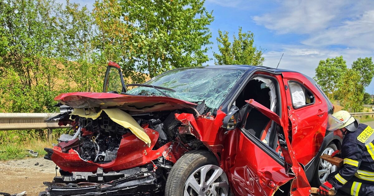 Schwerer Frontalzusammenstoß: Unfall: B41 bei Bad Sobernheim voll gesperrt