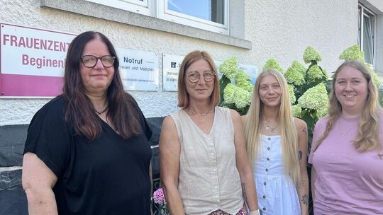 Reinhild Rahn (von links), Stefanie Riegel, Alexandra Siebel und Selina Mende sind für die Frauen und Kinder da, die sich in aku