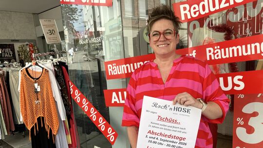 Ramona Schumacher (46) blickt mit einem lachenden und einem weinenden Auge der endgültigen Schließung ihres Geschäftes „Rock ’n