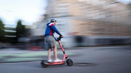 Fahrt mit E-Scooter Fahrt mit E-Scooter