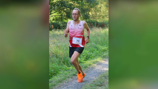 Thierry van Riesen von der LG Rhein-Wied kann beim 15. Brohlbachtallauf des HSC Gamlen zum dritten Mal in Folge über fünf und ze