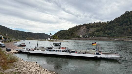 Die Fähre zwischen Kaub und Oberwesel wird auch an Konzerttagen auf der Loreley von Besuchern gern genutzt. Doch aktuell macht i Die Fähre zwischen Kaub und Oberwesel wird auch an Konzerttagen auf der Loreley von Besuchern gern genutzt. Doch aktuell macht i