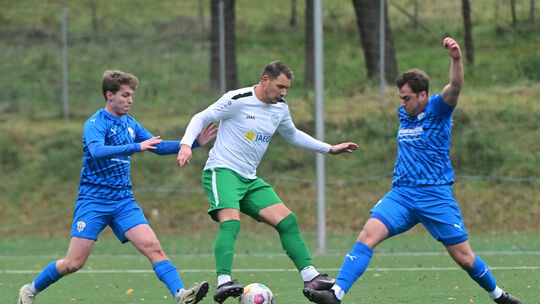 Beim 4:3-Sieg in Oberwinter am 23. November bestritt Finn Keßler (links) sein letztes Pflichtspiel für Emmelshausen-Karbach II.