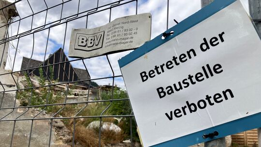 Vor zwei Jahren stürzte in Kröv an der Mosel ein Hotel teilsweise ein, zwei Menschen starben, neun wurden verschüttet. Die Ruine