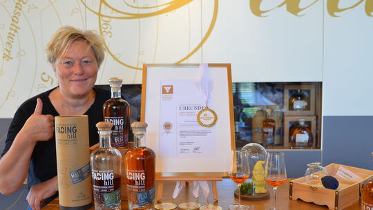 "Dass der Titel Best German Whisky 2026 an einen Fading-Hill-Whisky aus der Birkenhof Brennerei geht, macht uns unglaublich stol