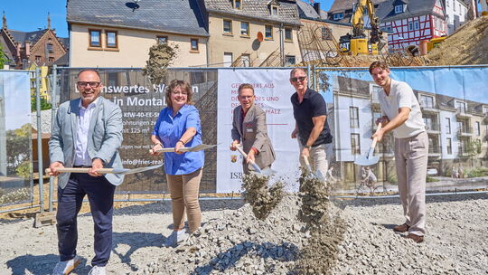 Spatenstich für die Neubauten an der Hospitalstraße (von links): Andreas Görg von der Sparkasse Westerwald-Sieg, Stadtbürgermeis