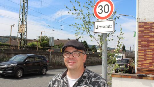 Markus Konitzer, Ortsbürgermeister von Leutesdorf, ist erleichtert über die Einrichtung der Tempo-30-Zone entlang der B42 innero