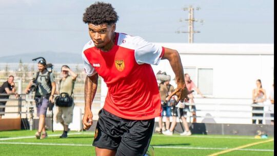 Training immer morgens: Jeremy Mekoma und sein neuer Klub FC Germania Mallorca trainieren auch wegen der momentan herrschenden H Training immer morgens: Jeremy Mekoma und sein neuer Klub FC Germania Mallorca trainieren auch wegen der momentan herrschenden H