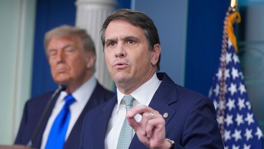 Präsident Donald Trump und Justizminister Todd Blanche Präsident Donald Trump und Justizminister Todd Blanche