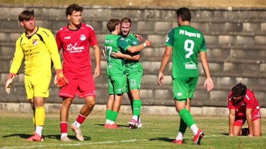 In der ersten Minute der Nachspielzeit erzielte der FV Engers (grüne Trikots, hier mit Justin Willma, Jesper Peterman und Hasan In der ersten Minute der Nachspielzeit erzielte der FV Engers (grüne Trikots, hier mit Justin Willma, Jesper Peterman und Hasan
