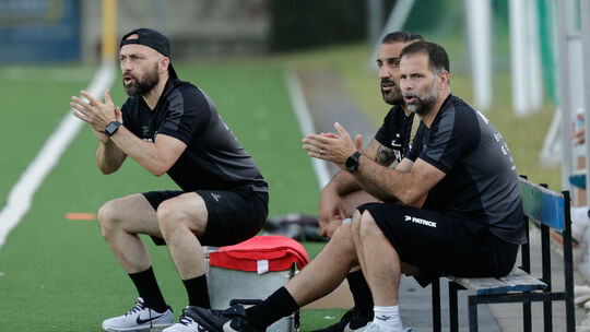 Fatih Cift (links) durfte den ersten Dreier der noch jungen Oberligasaison für seinen FC Rot-Weiss Koblenz bejubeln. In Mechters