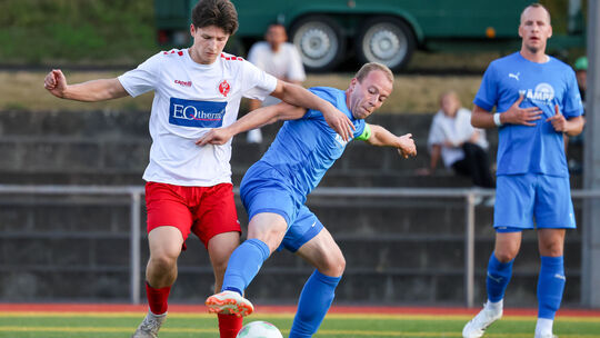 Branko Petrovic (weißes Trikot) erzielte früh das 1:0 für die SG Berod-Wahlrod und trug seinen Teil dazu dabei, dass die SG Müsc