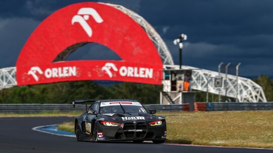 Im ersten Sprint-Cup Durchgang verpasste Jürgen Alzen das Gesamtpodium mit Rang vier denkbar knapp. Im Rennen zum Endurance-Cup