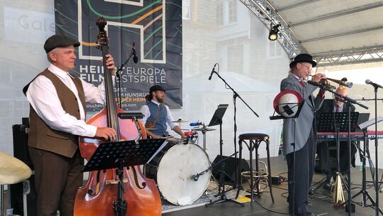 Die „Goldenen Heimat-Grammofoniker" sorgten mit Klassikern aus den Goldenen Zwanzigern für die richtige Stimmung auf dem Fruchtm