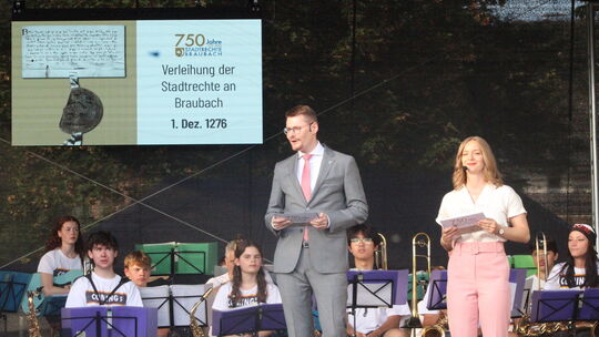 Das Moderatoren-Duo Melina Gramsch und Markus Fischer führte schwungvoll durch den Abend.