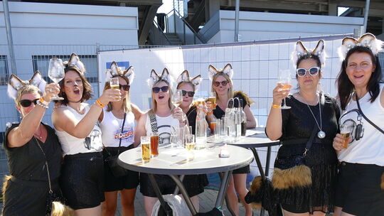 Karneval ist eben doch das ganze Jahr über - vor allem, wenn es heißt: „Typisch Kölsch“ in Bad Neuenahr. Karneval ist eben doch das ganze Jahr über - vor allem, wenn es heißt: „Typisch Kölsch“ in Bad Neuenahr.
