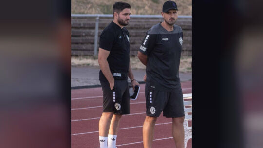 Heimpremiere: Baris Yakut (links) und Amin Ouachchen tigerten gegen den VfR Baumholder sehr engagiert durch ihre Coachingzone.