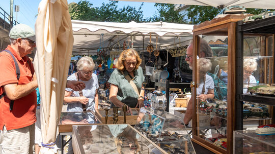 Beim Antik- und Trödelmarkt im August in Linz konnten Interessierte auch alte Schmuckstücke erstehen. Beim Antik- und Trödelmarkt im August in Linz konnten Interessierte auch alte Schmuckstücke erstehen.