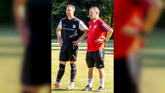 Kevin Conde (links) verletzte sich heftig. Das stimmte seinen Trainerpartner Giuseppe Coco nachdenklicher als die 0:1-Pleite geg Kevin Conde (links) verletzte sich heftig. Das stimmte seinen Trainerpartner Giuseppe Coco nachdenklicher als die 0:1-Pleite geg