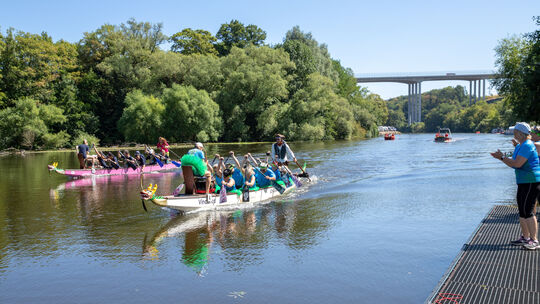 Spannendes Rennen zwischen den Dienstagsdrachen (rechts) und der Dragon Crew Brühl. Spannendes Rennen zwischen den Dienstagsdrachen (rechts) und der Dragon Crew Brühl.