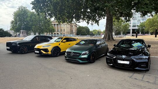 Londoner Polizei beschlagnahmt Dutzende Luxusautos Londoner Polizei beschlagnahmt Dutzende Luxusautos