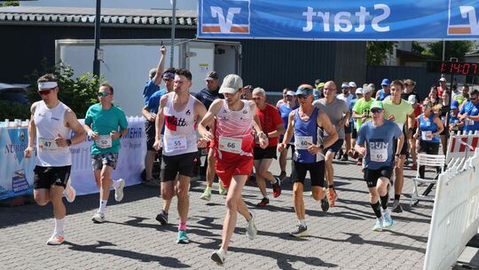Direkt nach dem Start des Zehn-Kilometer-Laufs setzte sich Thierry van Riesen (LG Rhein-Wied/Nummer 66) an die Spitze, um das Un