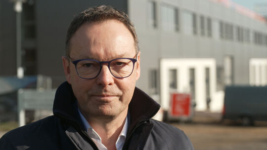 Alexander Wilhelm (59) ist seit Mai 2021 Geschäftsführer des Landeskrankenhauses (AöR) Rheinland-Pfalz. Im Gespräch mit unserer Alexander Wilhelm (59) ist seit Mai 2021 Geschäftsführer des Landeskrankenhauses (AöR) Rheinland-Pfalz. Im Gespräch mit unserer