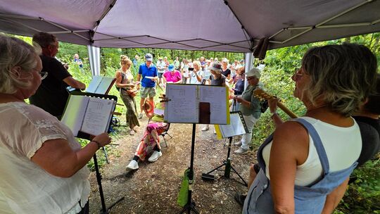 An insgesamt zehn Stationen durften die Menschen verweilen und sich dem „musikalischen und künstlerischen Flair“ hingeben. Unter