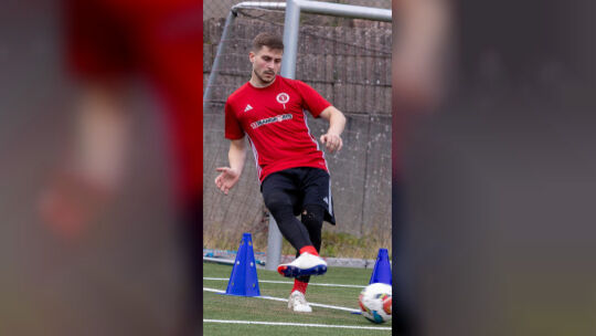 Michel Schmitt bei Passübungen. Am Mittwoch gegen die SG Eintracht Bad Kreuznach wird er das Tor des SC Idar-Obersstein hüten.