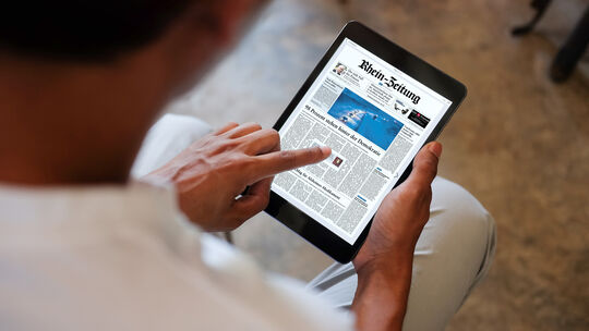 Auf Tablet oder Smartphone sind die Artikel unserer Zeitung ganz einfach abrufbar. Auf Tablet oder Smartphone sind die Artikel unserer Zeitung ganz einfach abrufbar.