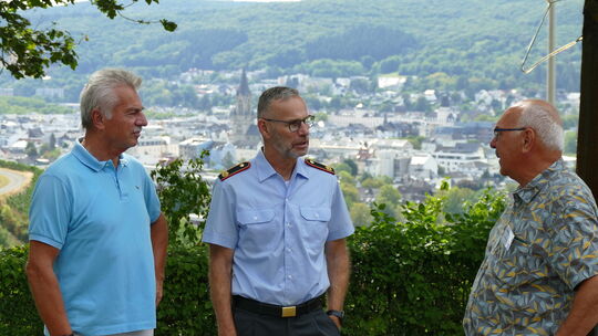 Der Kommandeur Ausbildungszentrum Cyber- und Informationsraum, Brigadegeneral Kai Heß (Bildmitte), war in Bad Neuenahr bei der G