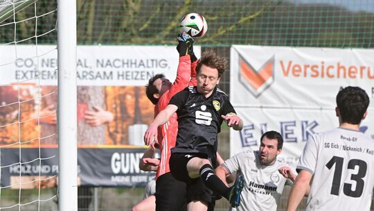 Die SG Eich/ Nickenich (weiße Trikots) hat wie viele Klubs der Kreisliga B7 Remagen als Favoriten auf dem Zettel.