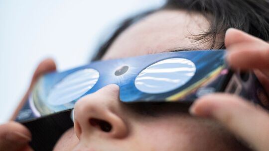 Sonnenfinsternis-Brille