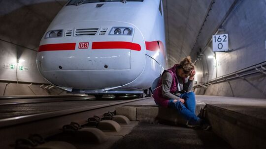 Übungseinsatz im Eisenbahntunnel Sandberg Übungseinsatz im Eisenbahntunnel Sandberg