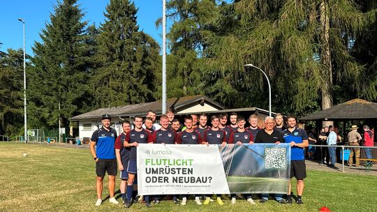 Jetzt herrschen optimale Lichtverhältnisse fürs Fußballspiel auch am Abend -- dank der neuen Flutlichtanlage in Landkern.