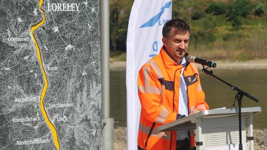 Benedikt Bauch, Leiter des Landesbetriebs Mobilität Diez, begrüßte die Teilnehmer des Spatenstichs am Rande der B 42 in Osterspa