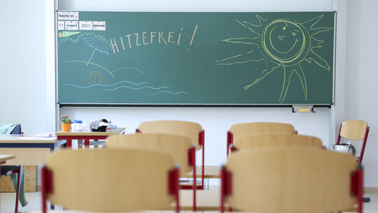 Über die Gewährung von „Hitzefrei“ entscheiden die Schulleitungen selbst – landesweit einheitliche Regelungen dazu gibt es in Rh