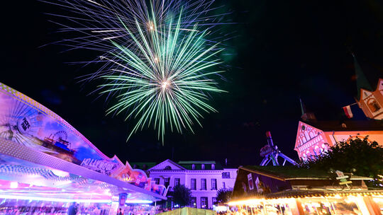 Stimmungsvoll ging es beim Feuerwerk zum Abschluss der Kirmes in Sinzig im Jahr 2025 zu. Dieses Jahr wird es wegen der Trockenhe