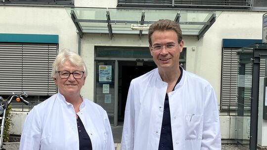 Janka Matejka und Björn Raddatz, jeweils Fachärzte für Innere Medizin, leiten die Geriatrie im Heilig-Geist-Krankenhaus in Boppa