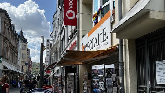 In der Buchhandlung Leseratte in der Kreuzstraße stehen unter anderem Kriminalromane hoch im Kurs.