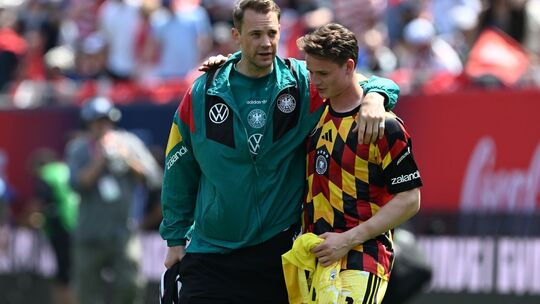 Manuel Neuer und Jonas Urbig Manuel Neuer und Jonas Urbig