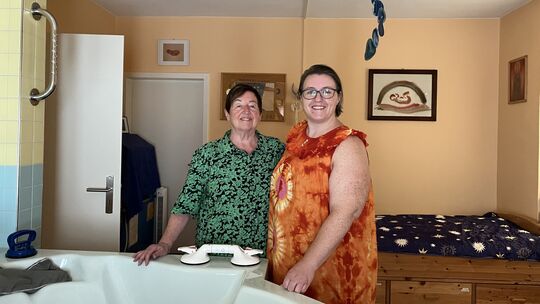 Im Bad Sobernheimer Geburtshaus haben Edith (links) und Hanna Ludwig schon so einige Kinder auf die Welt gebracht.