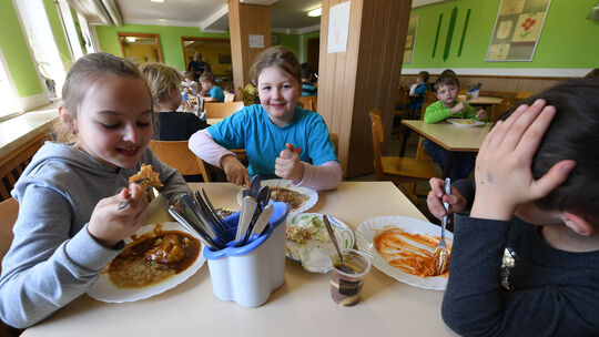 Symbolbild: Die Grundschulen in Oberwesel und Pfalzfeld erhalten beide einen Mensaanbau mit Küche. Die VG Hunsrück-Mittelrhein p Symbolbild: Die Grundschulen in Oberwesel und Pfalzfeld erhalten beide einen Mensaanbau mit Küche. Die VG Hunsrück-Mittelrhein p