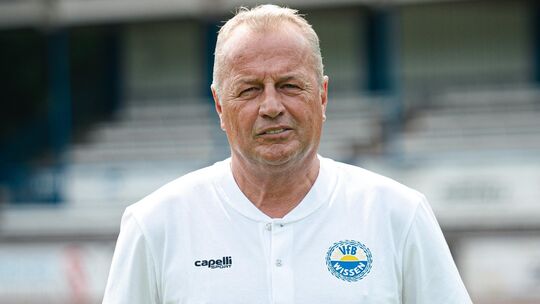 Wissens Trainer Dirk Hannappel wechselte am ersten Spieltag drei Tore ein.