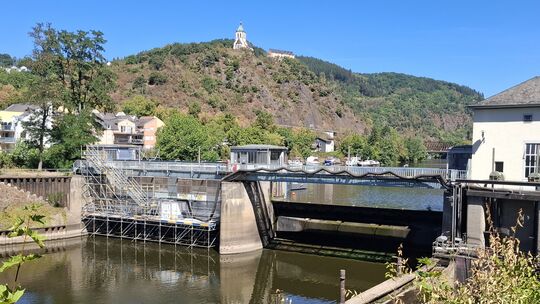 Die Wehranlage Lahnstein an der Mündung der Lahn in den Rhein wurde im Jahr 1957 erbaut.