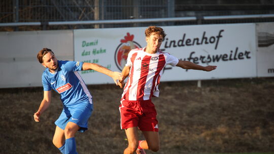Der SC Idar-Oberstein war immer einen Schritt schneller – hier ist es Luca Heiler – als die SG eintracht Bad Kreuznach. 5:1 ende Der SC Idar-Oberstein war immer einen Schritt schneller – hier ist es Luca Heiler – als die SG eintracht Bad Kreuznach. 5:1 ende