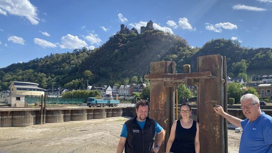 Im Hafenbecken von Sand Kahl in Oberwesel steht das Wasser normalerweise meterhoch. Wegen des Niedrigwassers im Rhein ist es bi