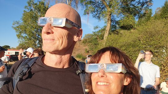 Viele Sonnenfinsternis-Fans wollten sich das Spektakel an der Sternwarte bei Schalkenmehren nicht entgehen lassen. Insgesamt kam