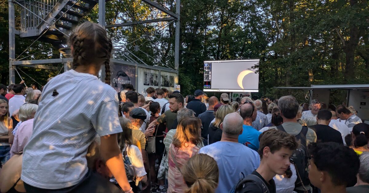 Teleskop zeigt Naturereignis: 800 Menschen bestaunen Sonnenfinsternis am ...